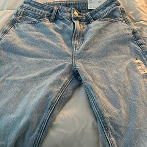 American Eagle NWT Mom Jean Strigid super high rise  Size 2 or 26W